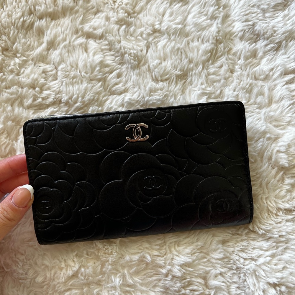 Black wallet